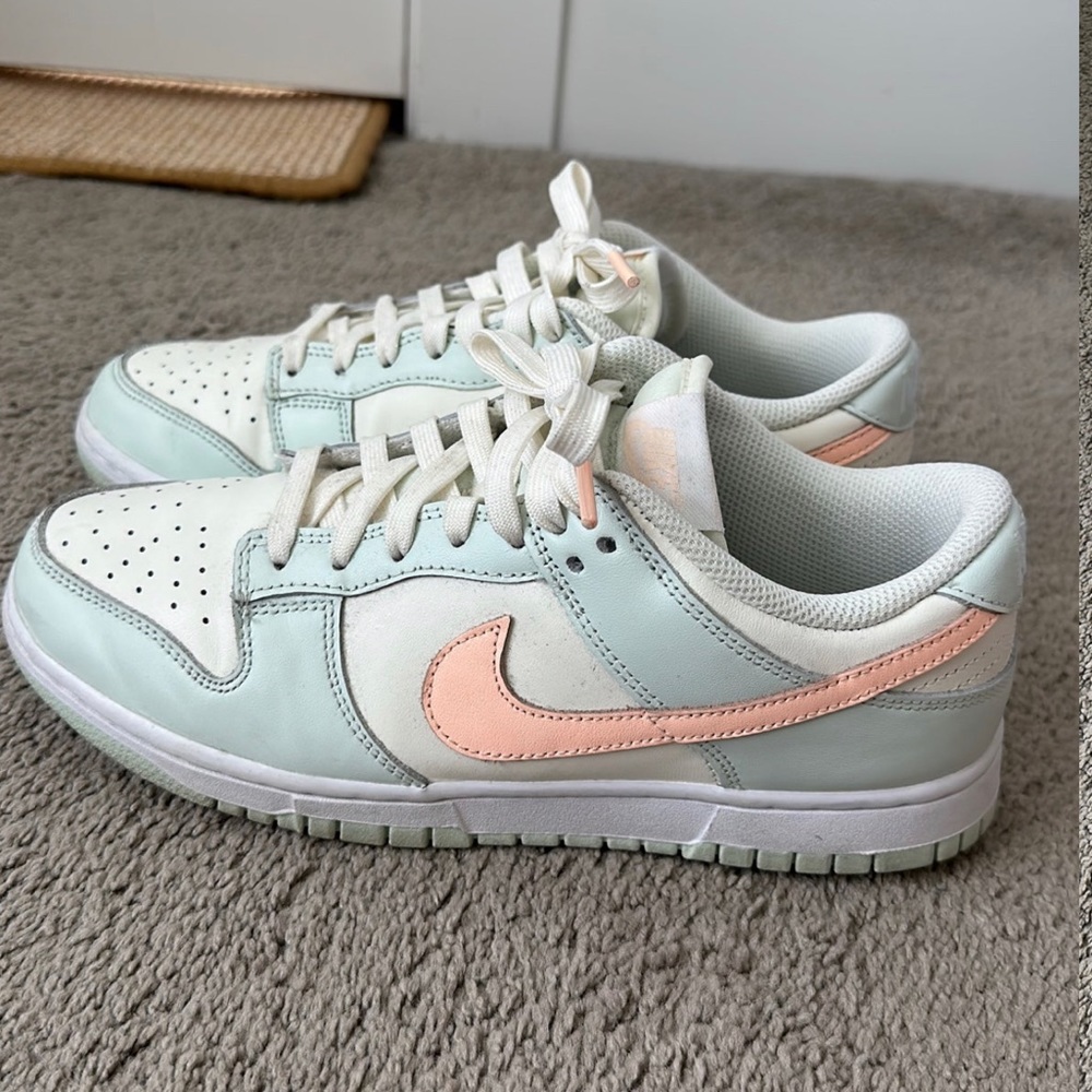Women’s Dunk Low Barely Green DD1503-104